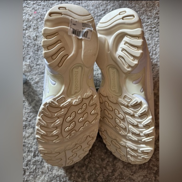 Women’s DMX Reebok - Picture 2 of 4